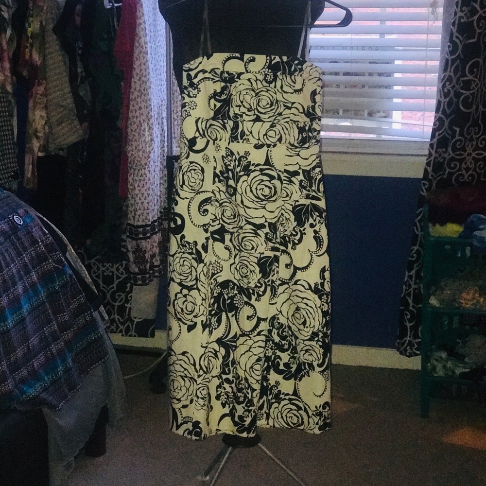 Flower black & cream dress very pretty dress